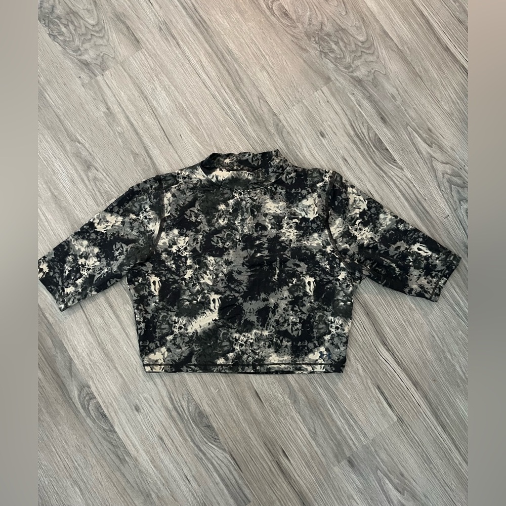 Women’s UA camo crop top